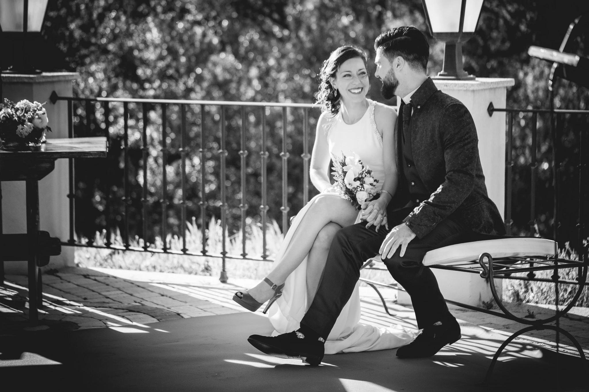 Retrato natural de unos novios en una finca de Madrid
