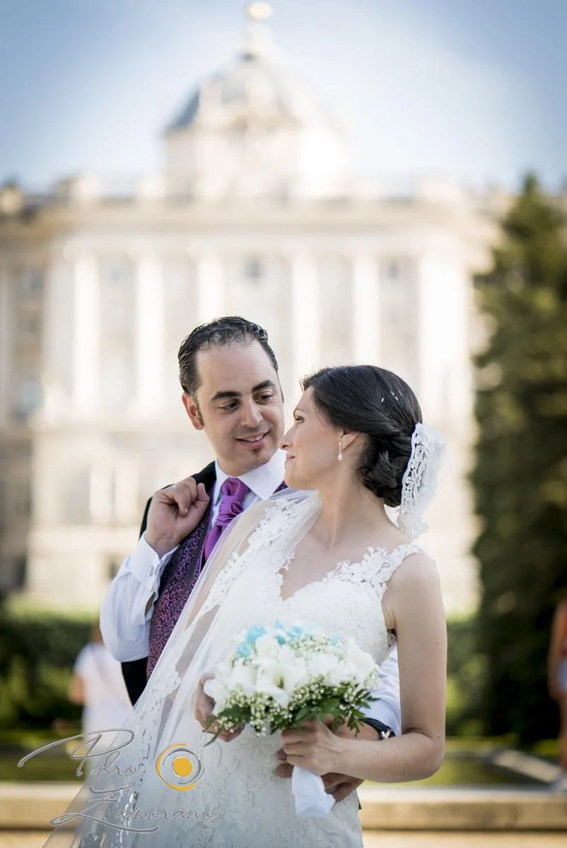 Retrato cercano de los novios durante su boda en Finca La Alquería