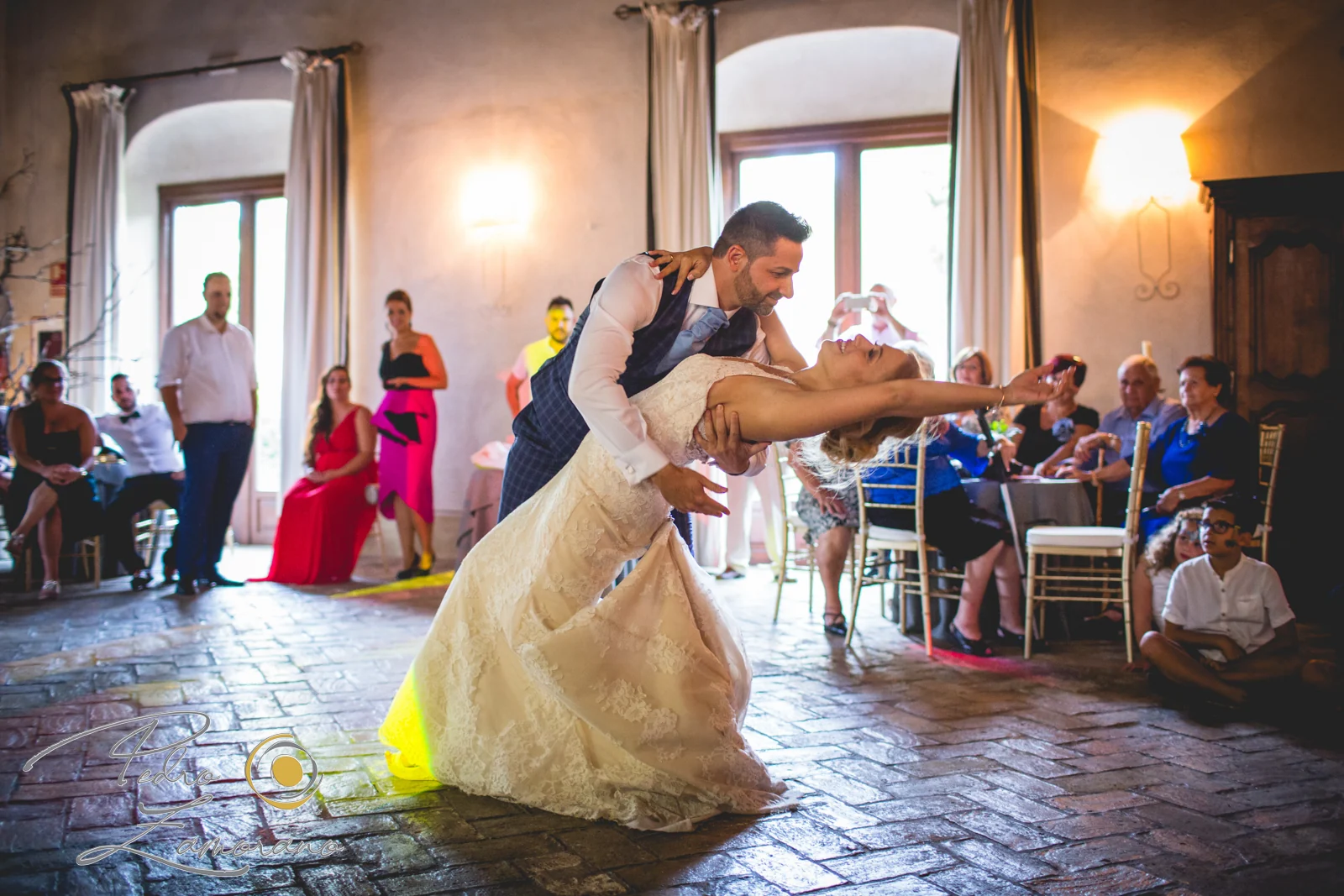 Baile de los novios durante la fiesta en Finca La Alquería